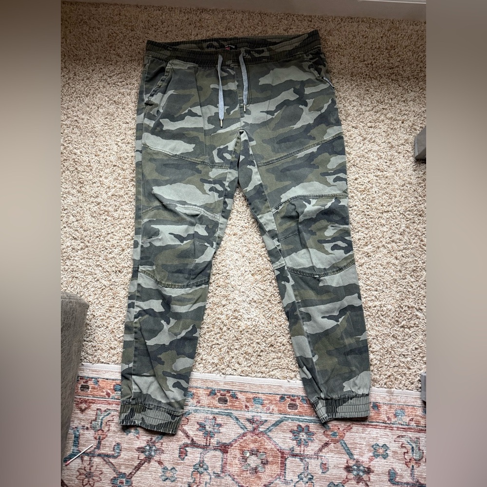 Ecko Unlimited Green Camouflage Cargo Pants